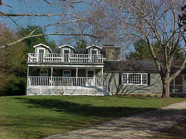 Building photograph for 20 WEATOGUE ROAD
